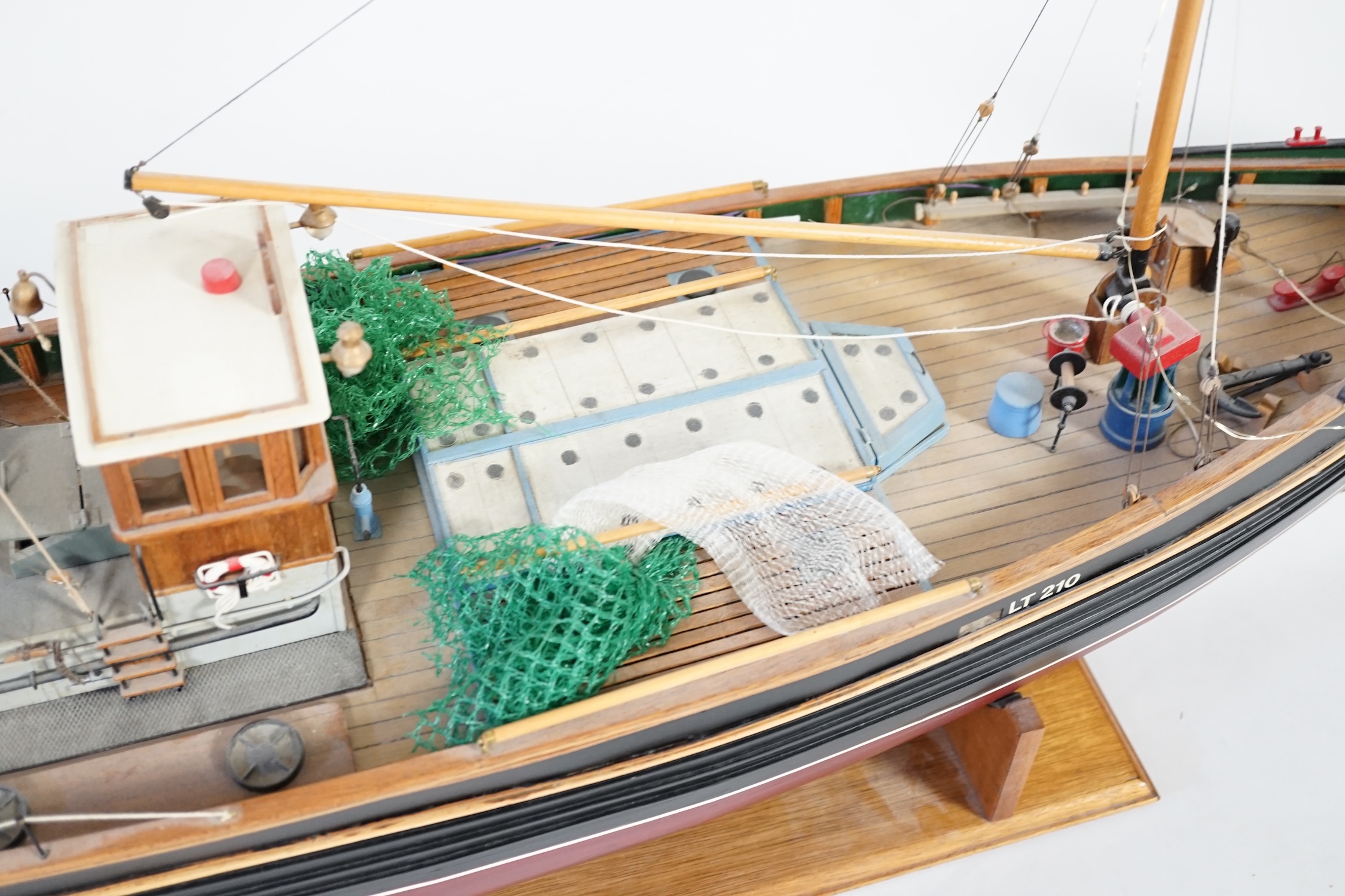 A kit-built Maxwell Hemmens pond yacht style live steam model of a herring drifter, LT210, 120cm long